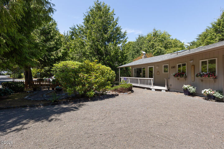 Property Photo: 130 Tillicum Street OR 97341