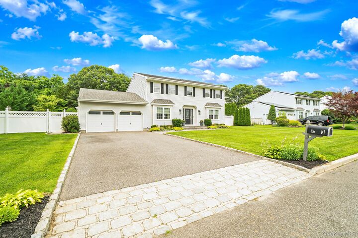 Property Photo:  3 Warren Court  NY 11738 