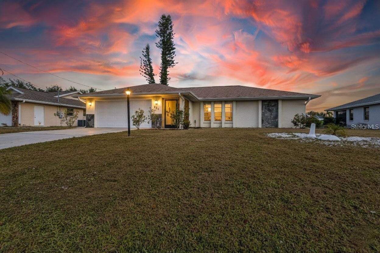 Property Photo:  285 Mark Twain Lane  FL 33947 