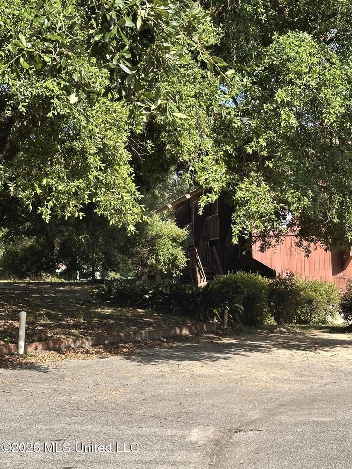 Property Photo: 230 Lakeside Villa MS 39525