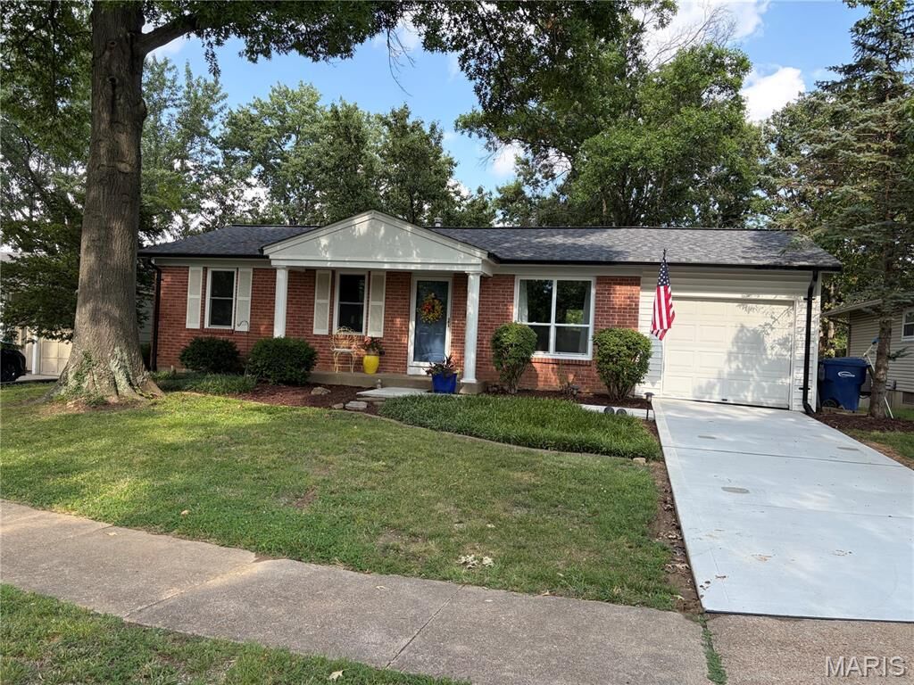 Property Photo: 912 Tree Trails Lane MO 63026