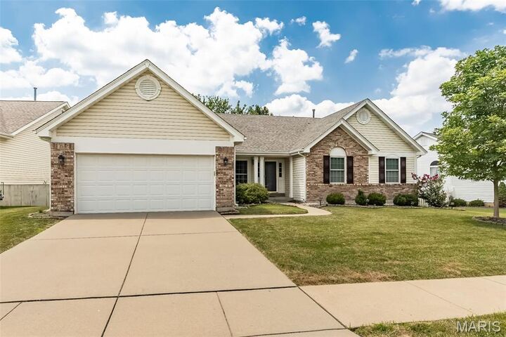 Property Photo: 2088 Avalon Ridge Circle MO 63026