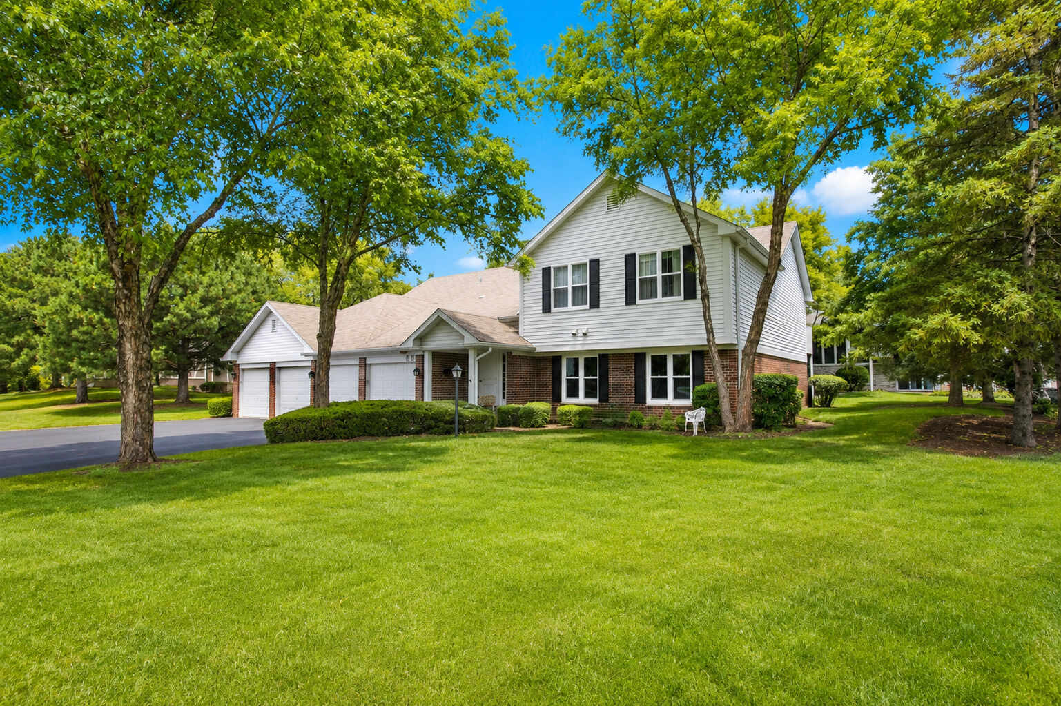 Property Photo: 174 E Bluewater Lane 288 IL 60061