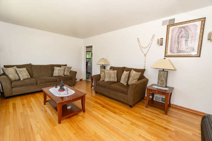 Property Photo:  201 S Michigan Avenue  IL 60101 