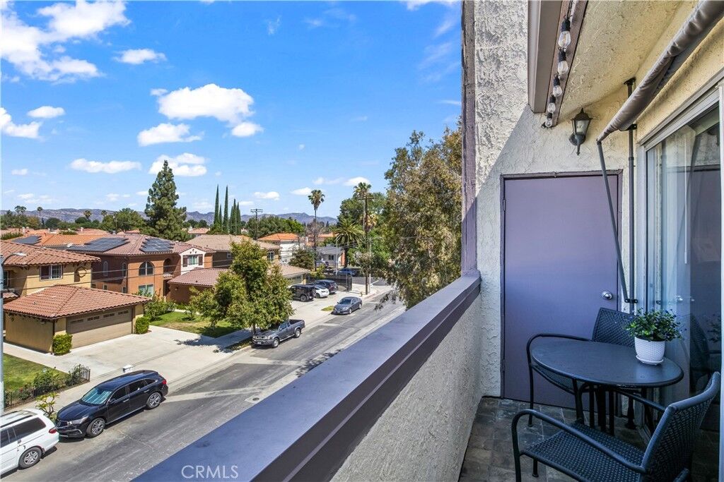Property Photo:  20253 Keswick Street 323  CA 91306 
