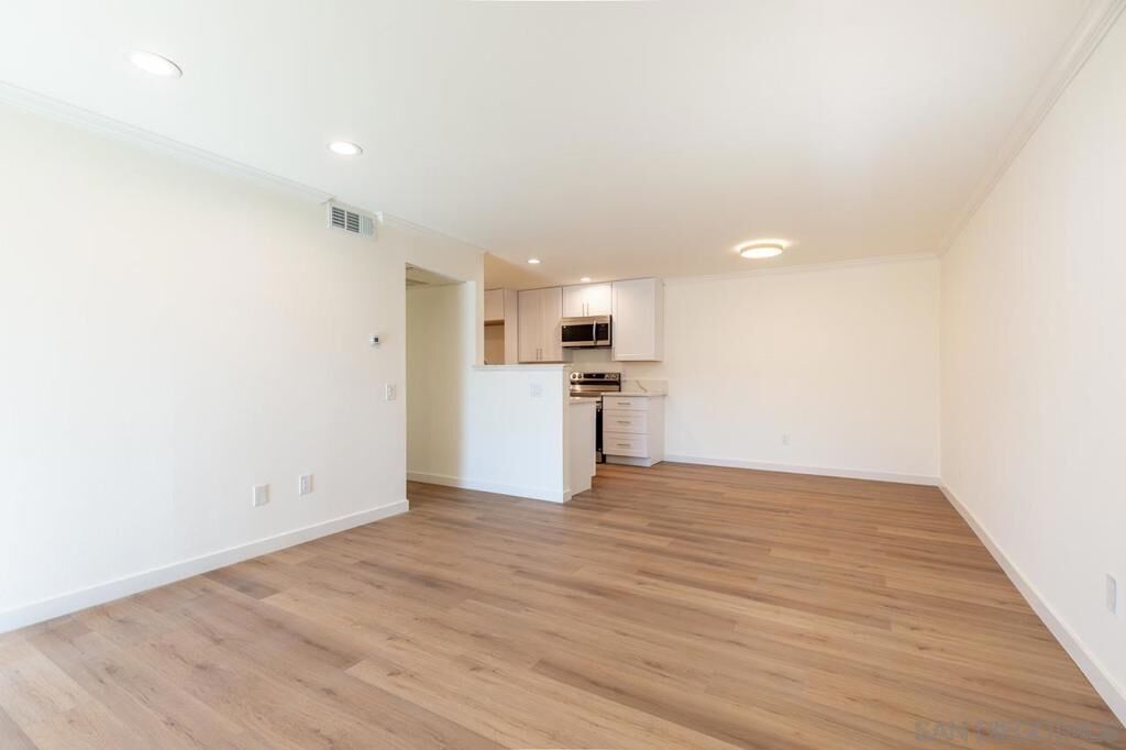 Property Photo:  174 Chambers St 1  CA 92020 