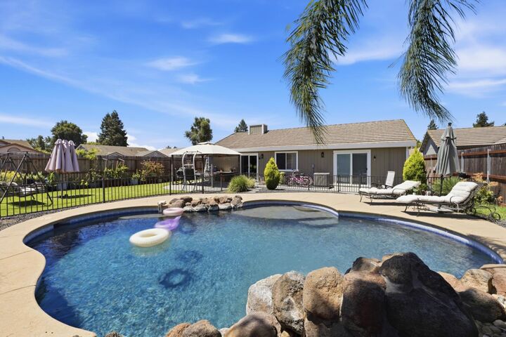 Property Photo:  173 Rowland Court  CA 95632 