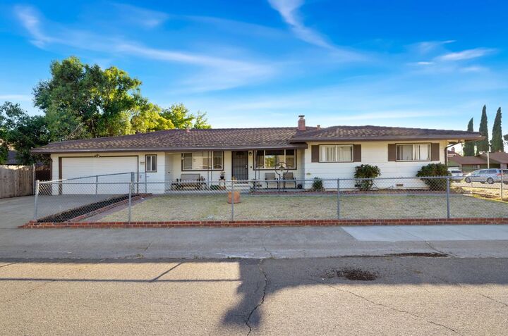 Property Photo: 6330 Cushing Way CA 95823
