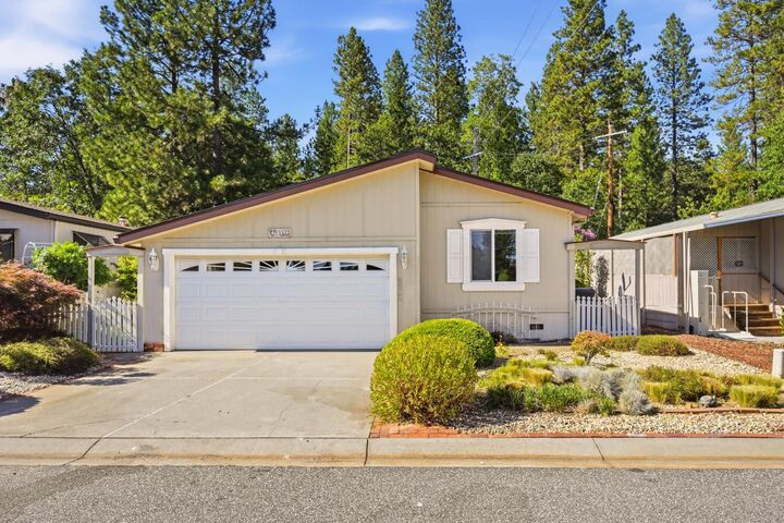 Property Photo: 10052 Dalewood Way CA 95949