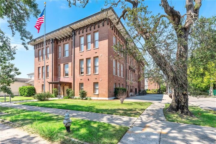 Property Photo: 3601 Camp Street 105 LA 70115