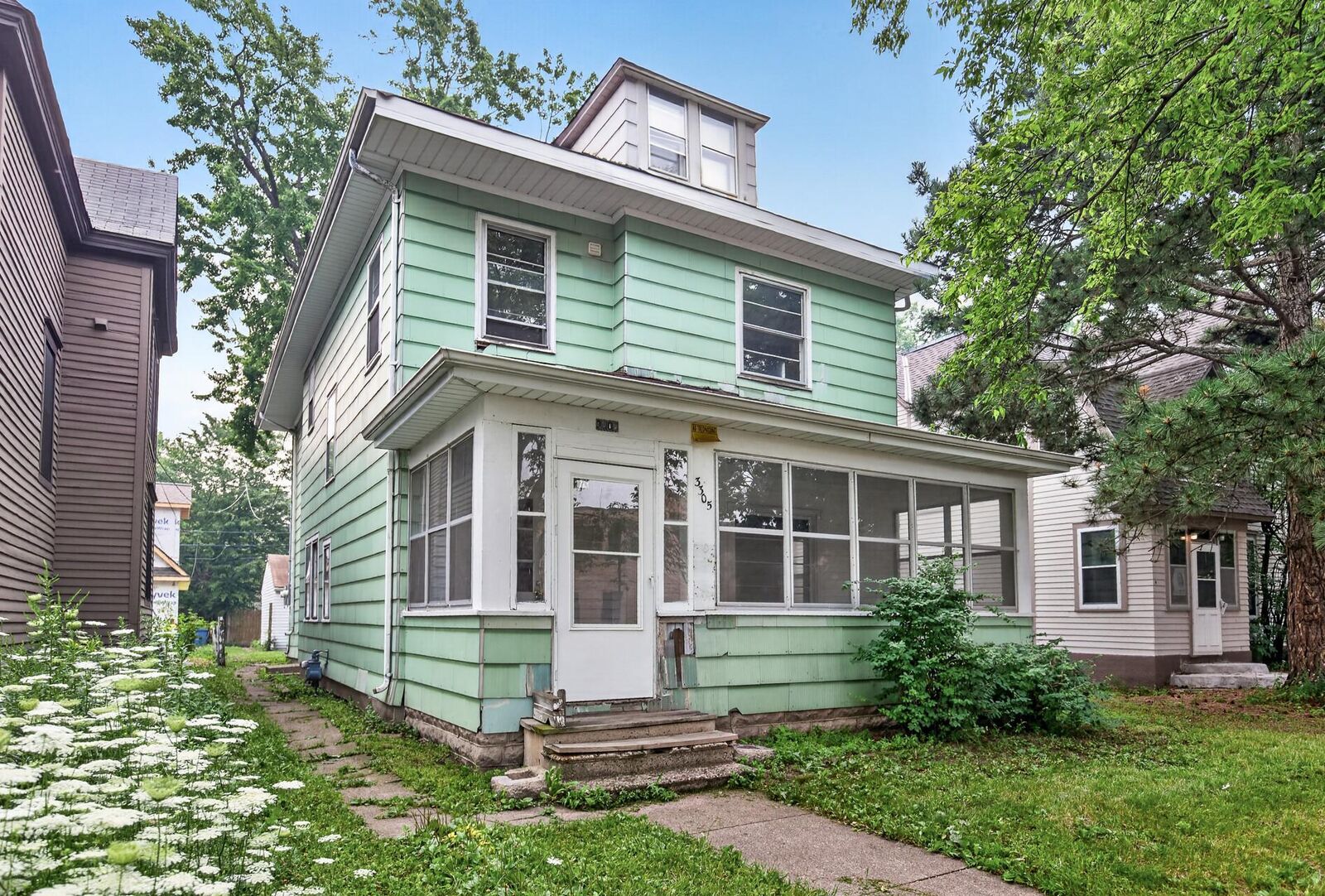 Property Photo: 3305 Elliot Avenue MN 55407