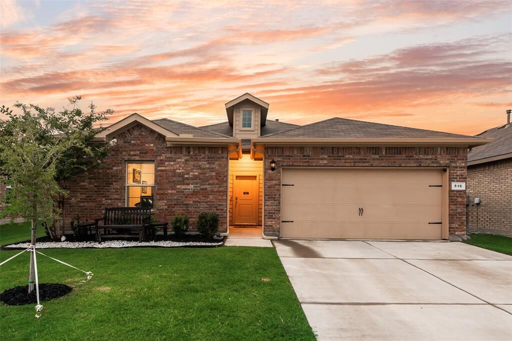 Property Photo: 516 Drowsy Water Trail TX 76131