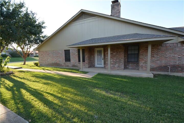 Property Photo: 1905 Teton Trail TX 75077