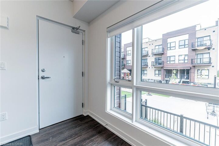 Property Photo:  20 Palace Street E2  ON N2E 0J3 