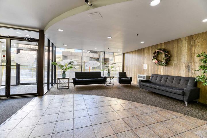 Property Photo:  221 6 Avenue SE 2209  AB T2G 4Z9 