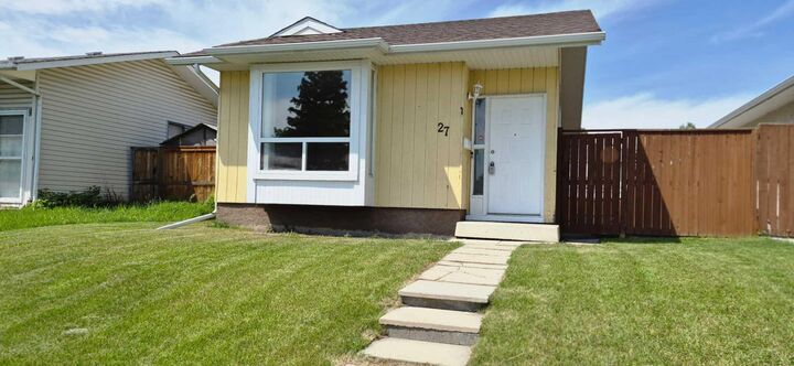 Property Photo: 27 Aberdare Crescent NE AB T2A 6T5