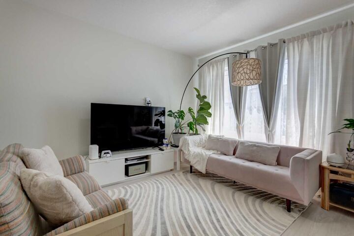 Property Photo: 30 Creekside Manor SW AB T2X 5S2