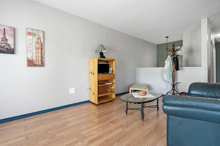 Property Photo:  15 Oliver Street  AB T4P 1V9 