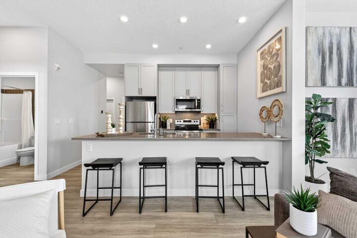 Property Photo: 255 Les Jardins Park SE 101 AB T2C 5V3