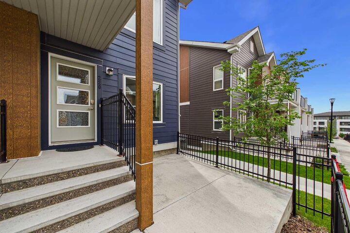 Photo de la propriété:  220 Livingston Common NE  AB T3P 1K1 