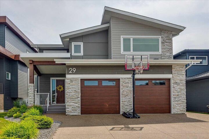 Property Photo: 29 Longmire Close AB T4R 0S7
