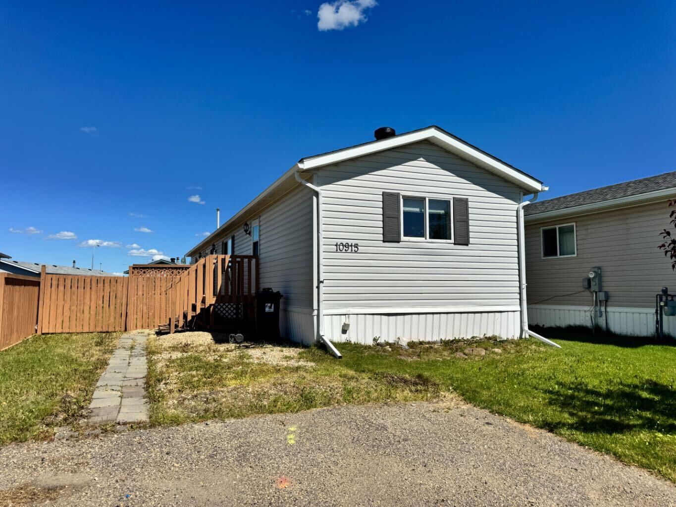 Property Photo:  10915 96A Street  AB T0H 0W3 
