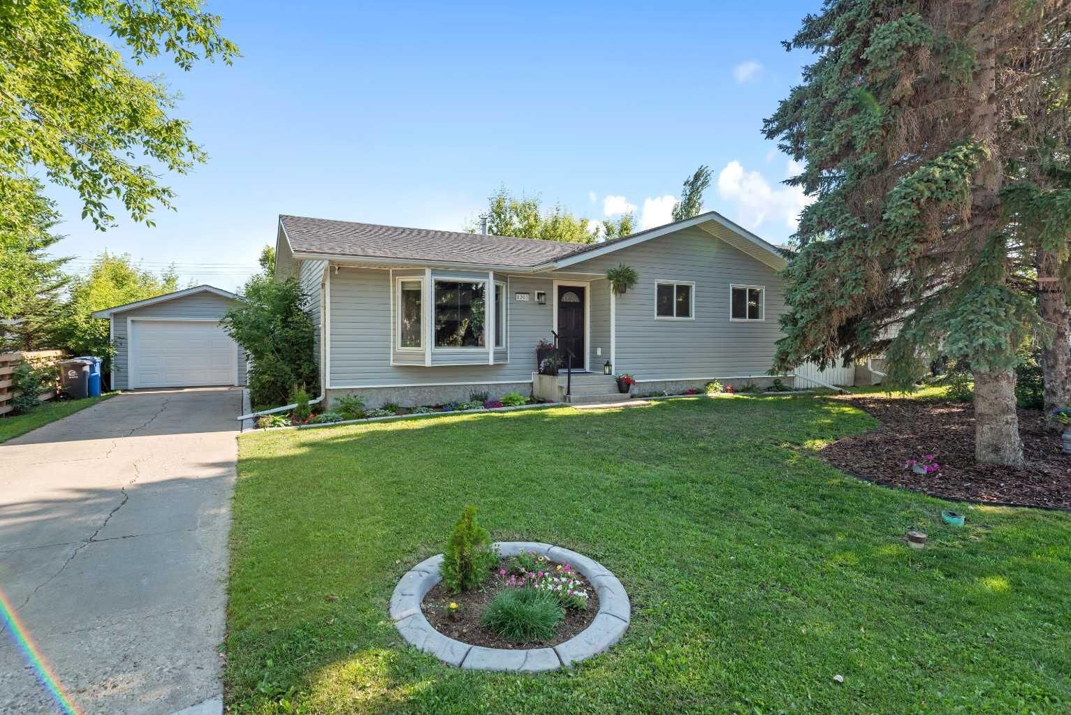 Property Photo: 1203 1 Street NE AB T0M 2A0