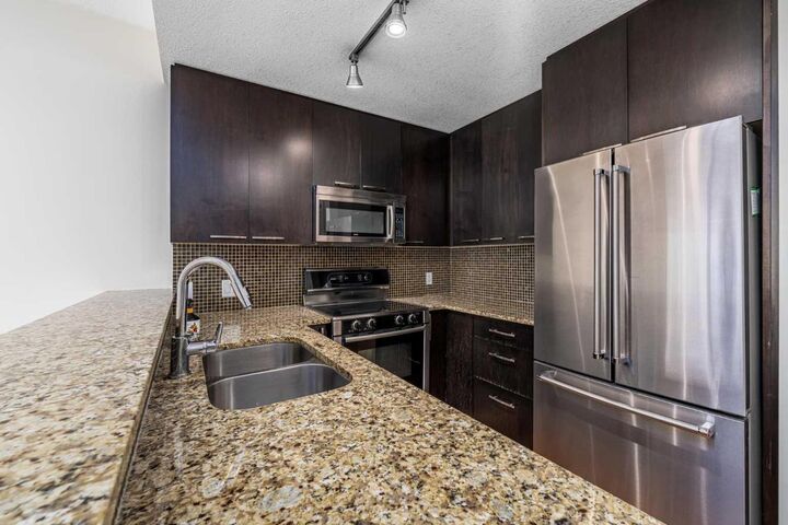 Property Photo: 333 22 Avenue SW 402 AB T2S 0H3
