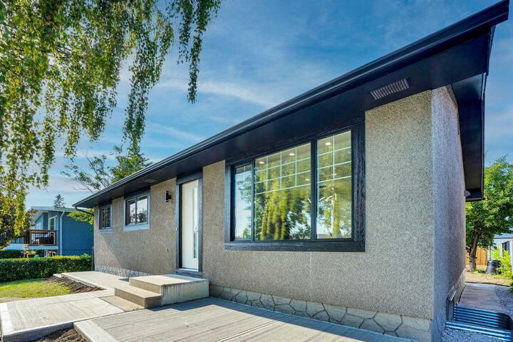 Property Photo:  244 Huntridge Road NE  AB T2K 4B6 