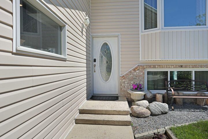 Property Photo:  28 Upland Crescent  AB T1R 0P9 