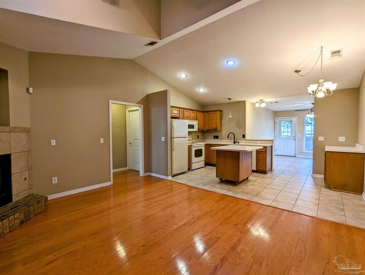 Property Photo: 9150 Stillbridge Ln FL 32514