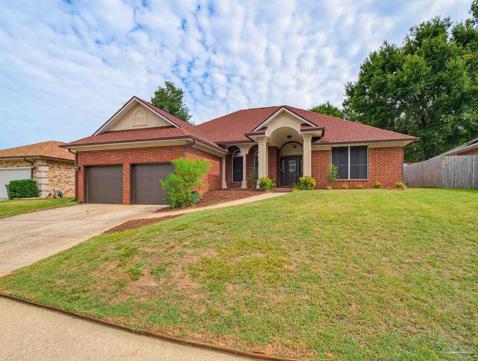 Property Photo: 2101 Pin High Dr FL 32526