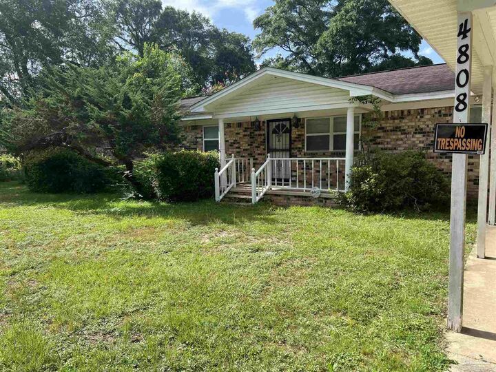 Property Photo: 4808 Friendly St FL 32571