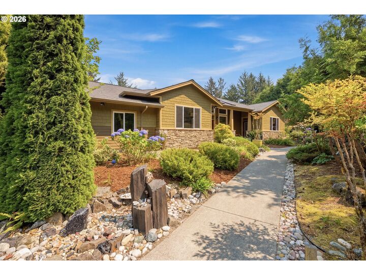 Property Photo: 5540 Meadow Lake Way OR 97439