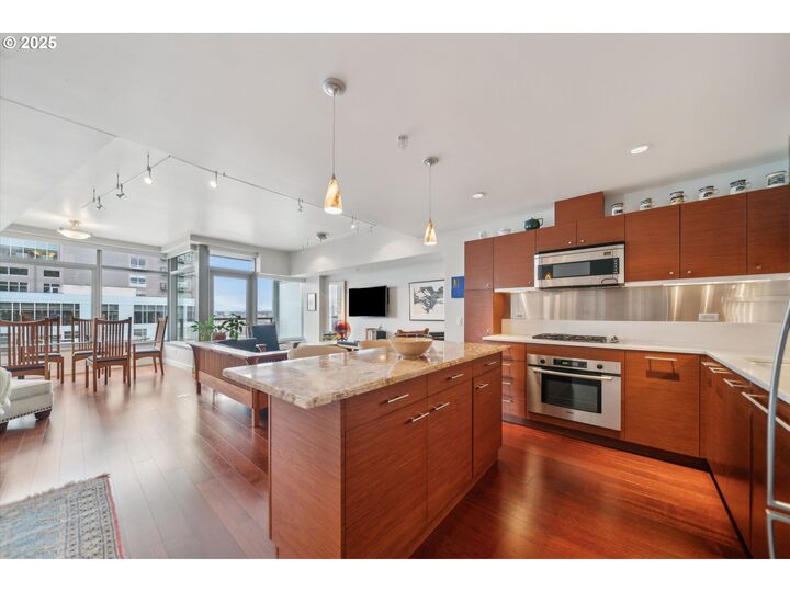 Property Photo: 3601 S River Pkwy 2502 OR 97239