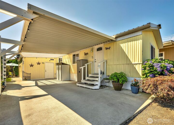 Property Photo: 18501 52nd Avenue W 53 WA 98037