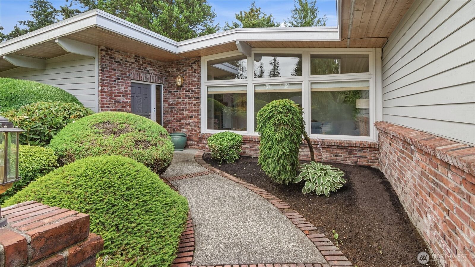 Property Photo: 8520 Maple Lane WA 98026