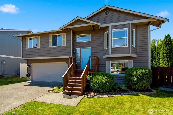 Property Photo: 1019 Hiatt Court WA 98294