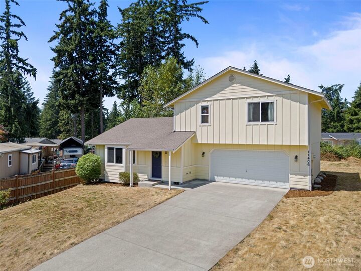 Property Photo:  11406  203rd Avenue E  WA 98391 
