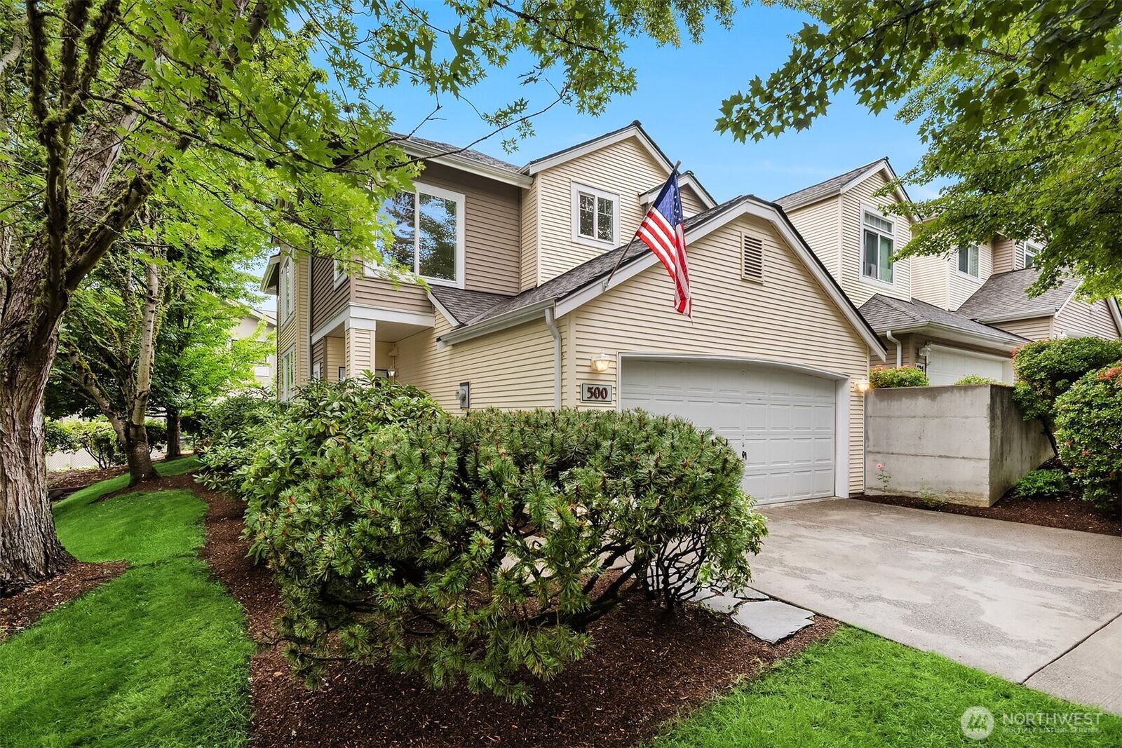 Property Photo: 500 S 46 Place WA 98055