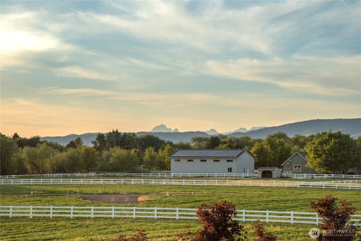 Property Photo:  1 A  Look Road  WA 98926 