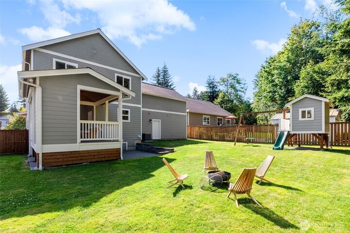 Property Photo: 4372 Lakeview Court WA 98229