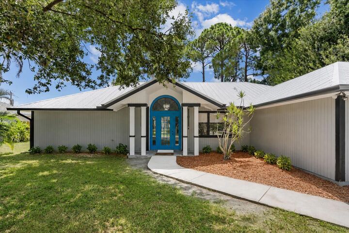 Property Photo: 2832 SW Giralda FL 34953