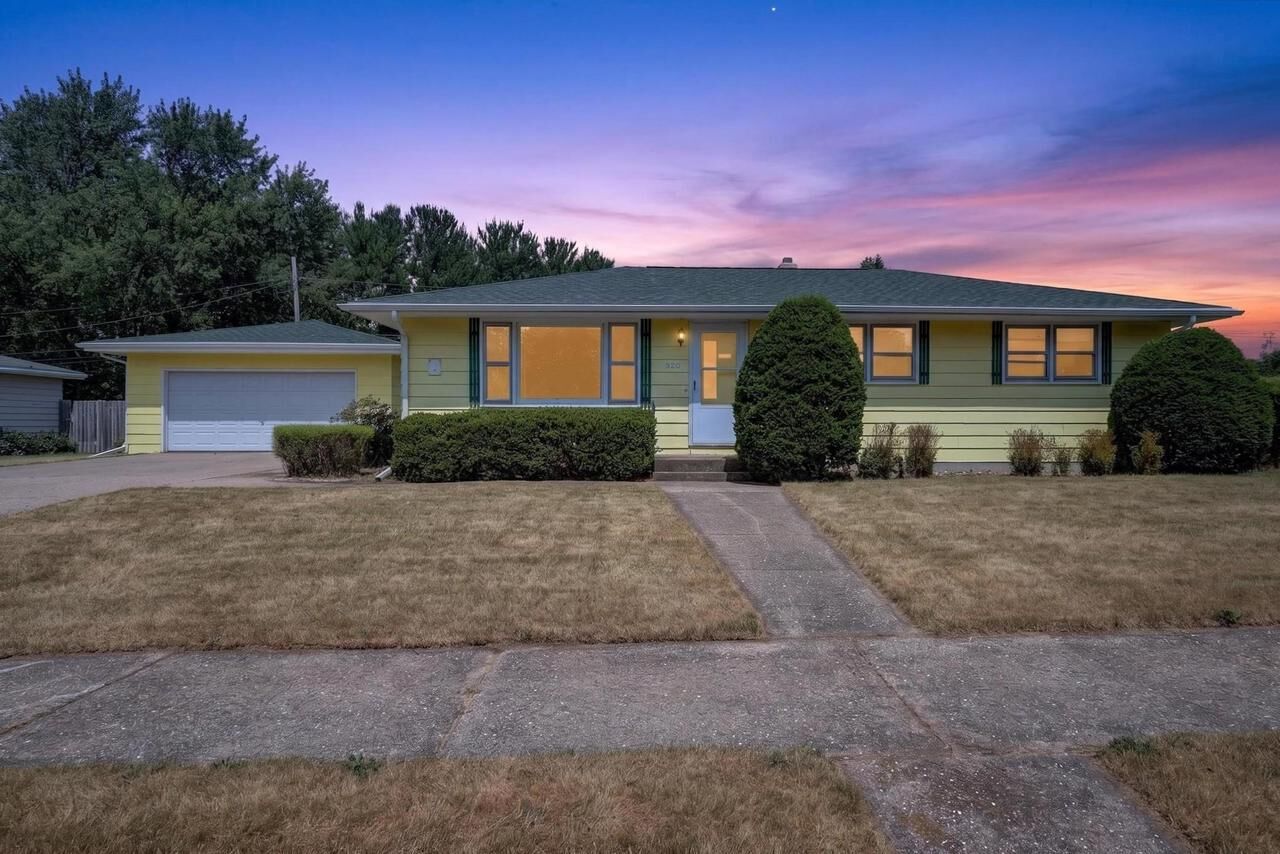Property Photo:  920 W Sunset Drive  WI 53563 