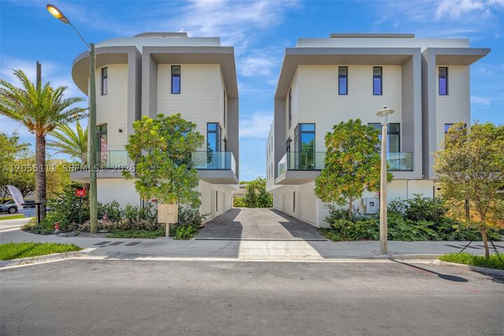 Property Photo:  2692 SW 25th Ave  FL 33133 