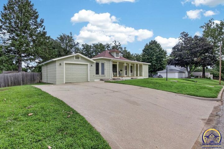 Property Photo: 1106 Kansas St KS 66048