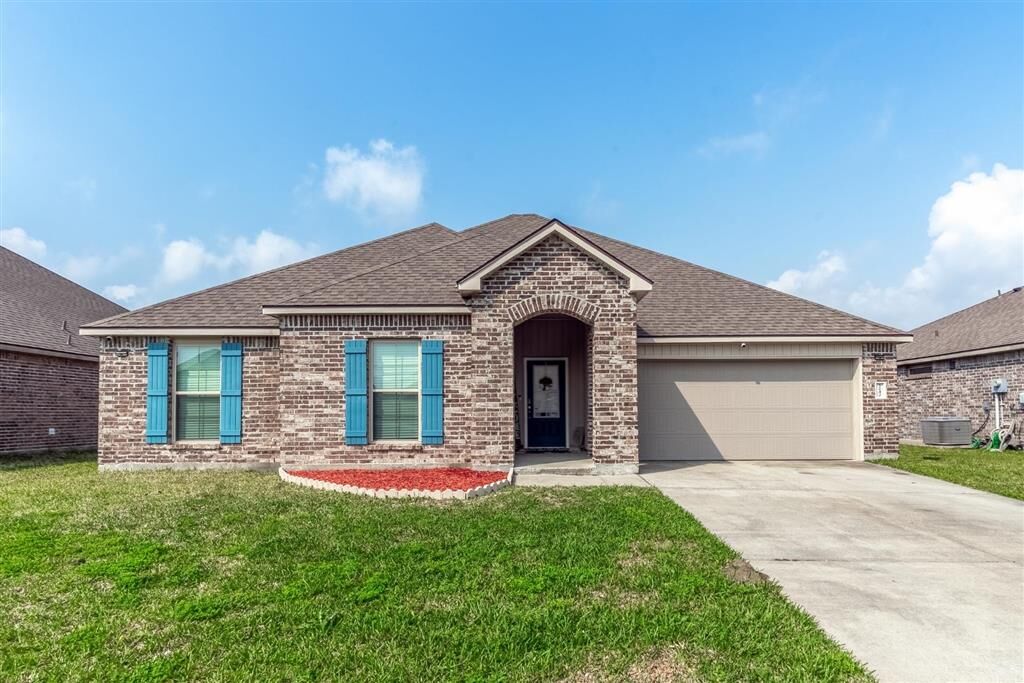 Property Photo: 3242 Snowy Egret Dr Drive LA 70615