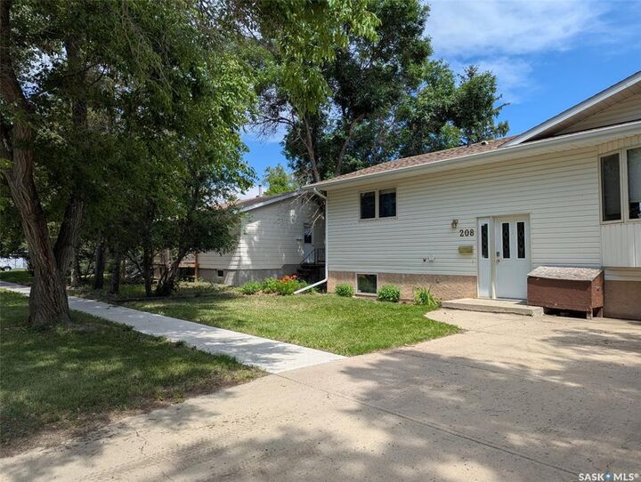Property Photo:  208 Herbert Street  SK S0N 1N0 