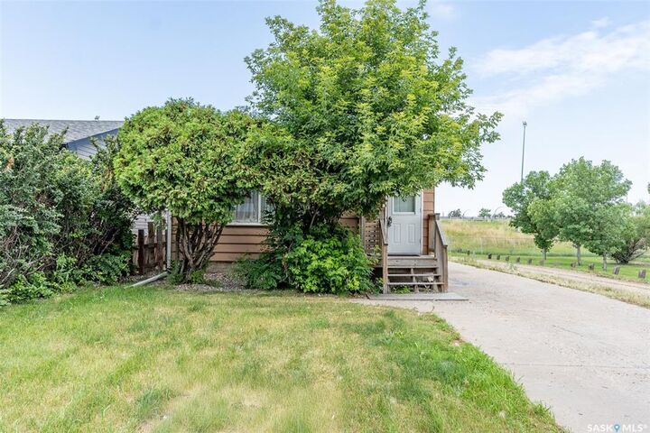 Property Photo: 1502 Grosvenor Street SK S4N 4C6