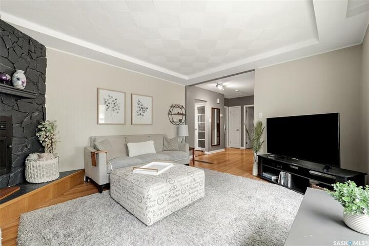 Property Photo:  408 Mullin Avenue E  SK S4N 1C7 